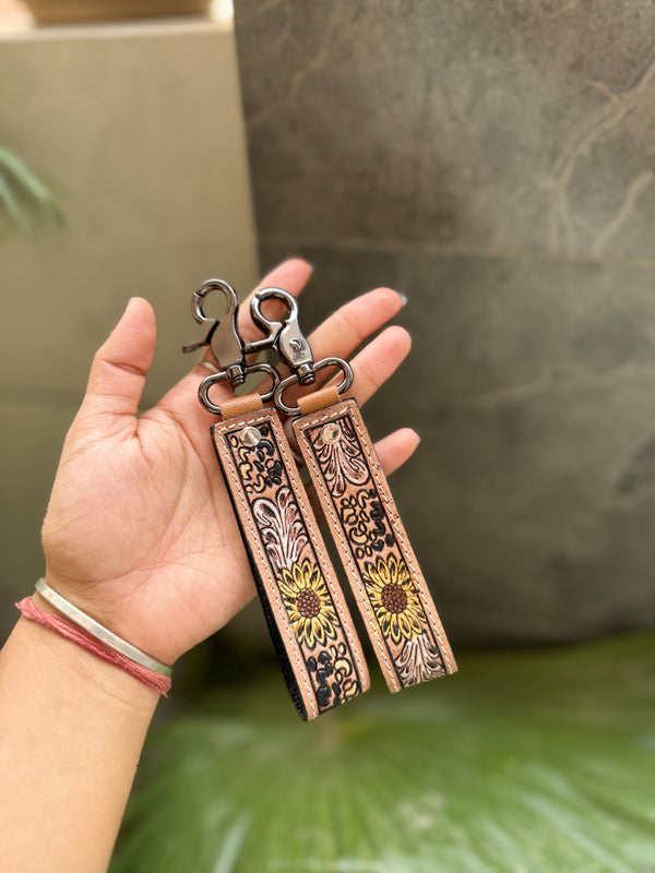 2026 New Arrival Real Genuine Leather Keychain with Creative Key Clip Hand Tooled Wristband Nylon Lining Fashionable Keyrings