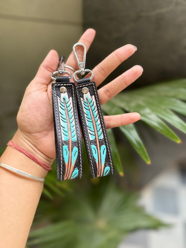 Handmade High Quality Key Chain Hand Tooled Leather Keychain Real Genuine Leather Turquoise Color Keyrings Fashionable Keychains
