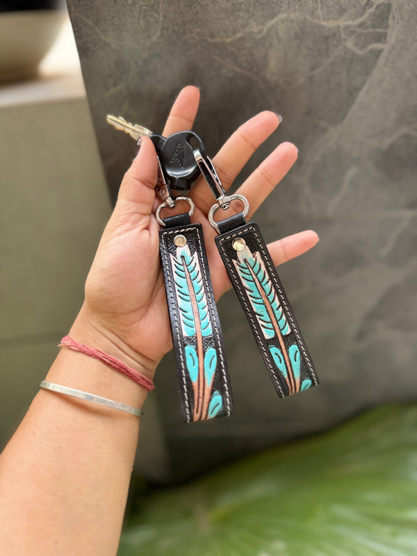 Handmade High Quality Key Chain Hand Tooled Leather Keychain Real Genuine Leather Turquoise Color Keyrings Fashionable Keychains