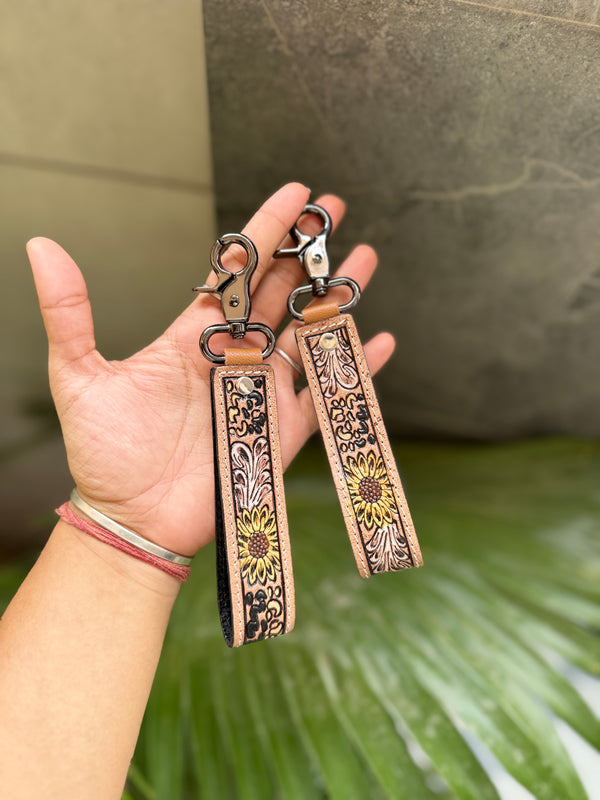 2026 New Arrival Real Genuine Leather Keychain with Creative Key Clip Hand Tooled Wristband Nylon Lining Fashionable Keyrings