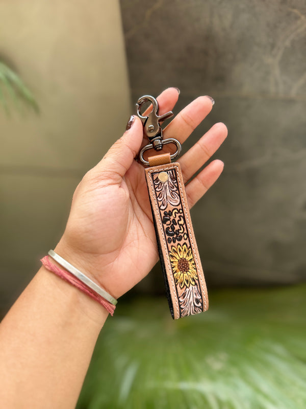 2026 New Arrival Real Genuine Leather Keychain with Creative Key Clip Hand Tooled Wristband Nylon Lining Fashionable Keyrings