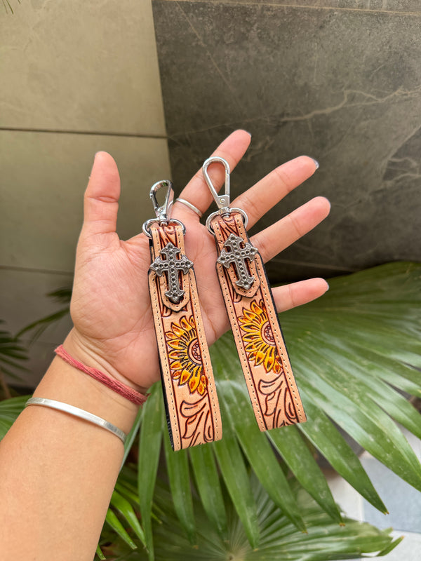 2026 New Arrival Real Genuine Leather Keychain with Creative Key Clip Hand Tooled Wristband Nylon Lining Fashionable Keyrings