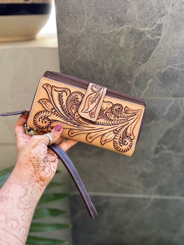 Wholesale Tooled Leather Hot Sale Carving Hand Tooled Wallet Clutch Phone Case Brown Colour Wristlet Wallet Women's Multi Uses